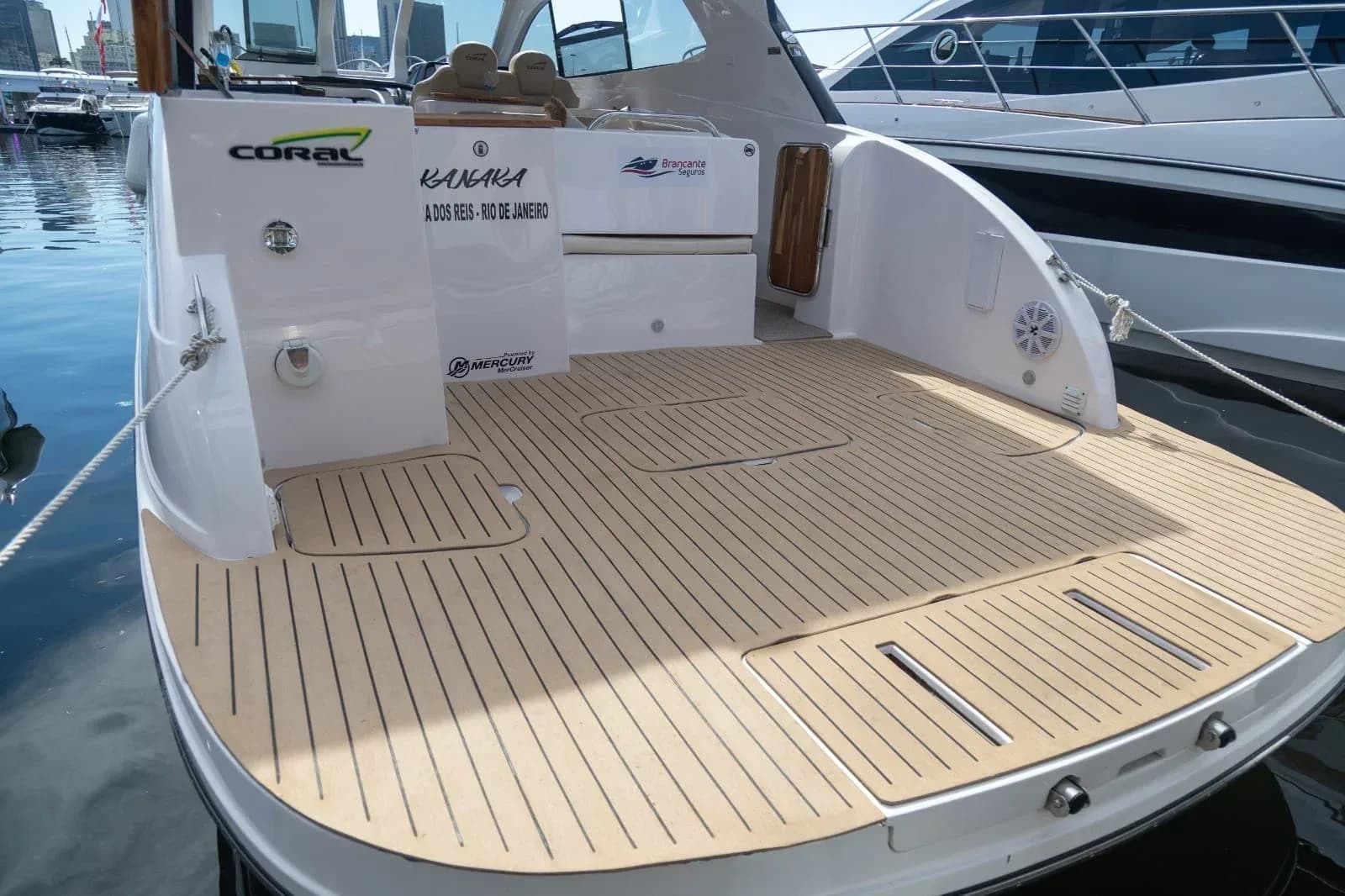 Coral 36C 2023 — lancha 36 pés seminova