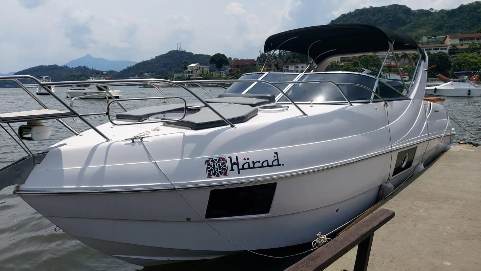 Coral 33C 2018 — lancha 33 pés seminova