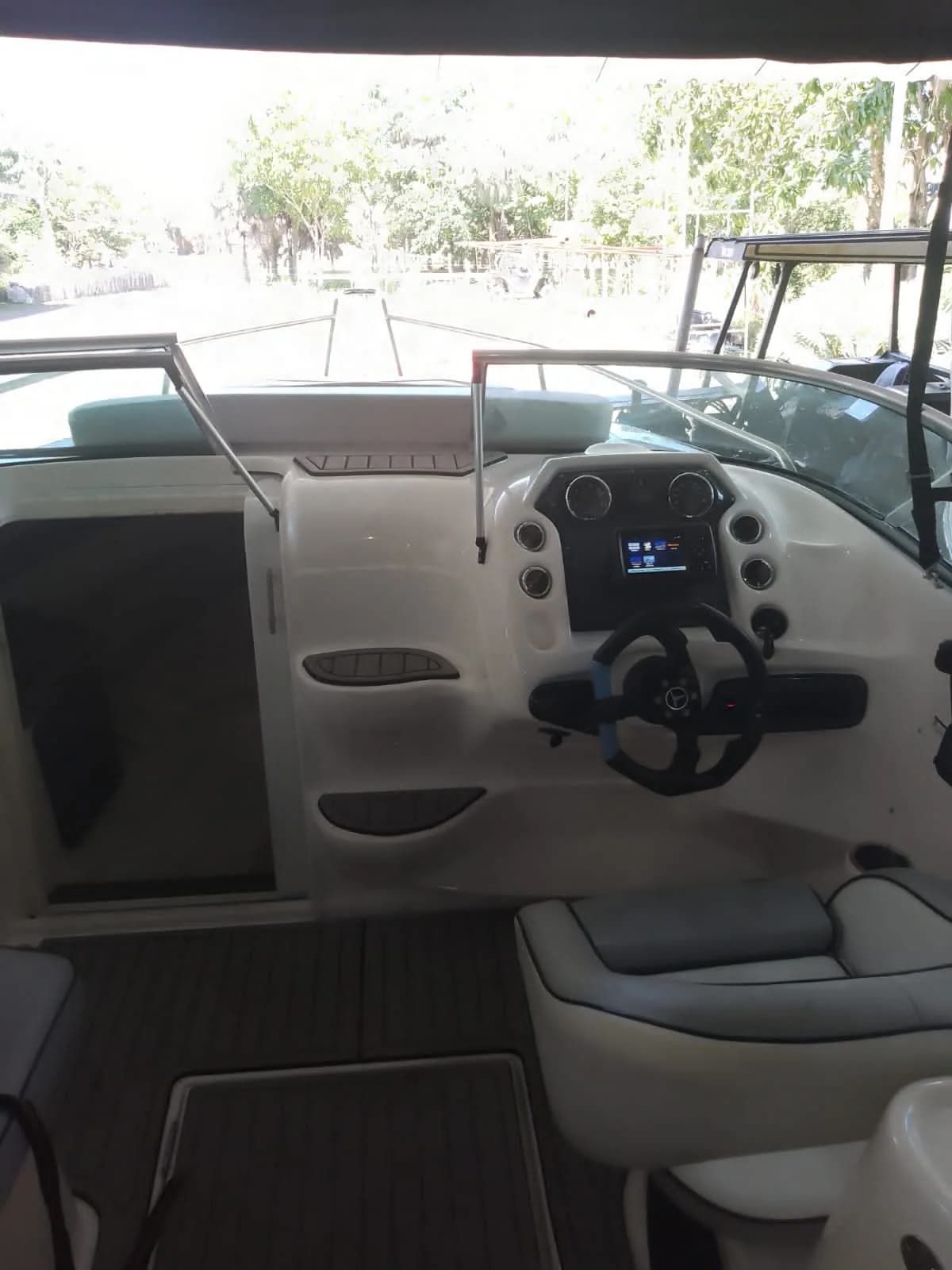 TRITON 250C 2018 — lancha 25 pés seminova