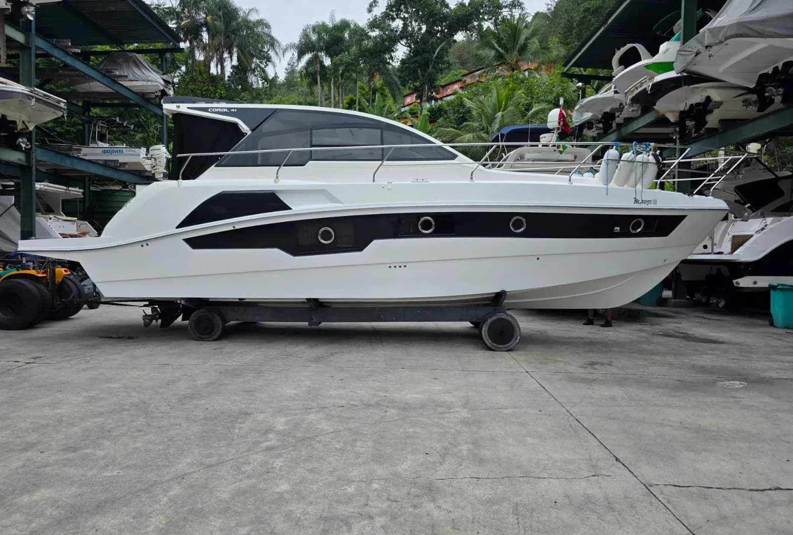 Coral 41 HT 2020 — lancha 41 pés seminova